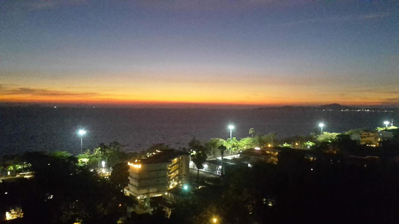 Sea View Beachfront Condos Pattaya Jomtien Beach Exterior foto